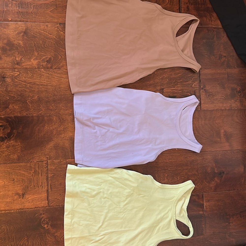 LIKE NEW lululemon high neck tops
